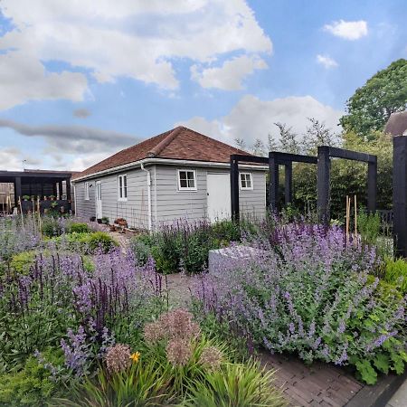 Little Maplewood, Tangmere Buitenkant foto