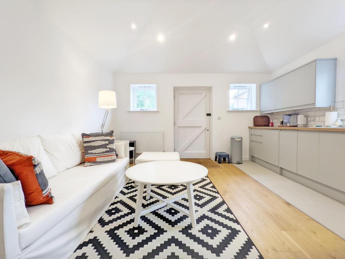 Little Maplewood, Tangmere Buitenkant foto